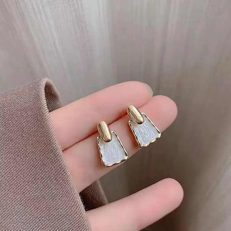 Europos ir Amerikos mados nauji baltos kamelijos auskarai, geometriškai paprasti ir individualizuoti moterų vakarėlių auskarai