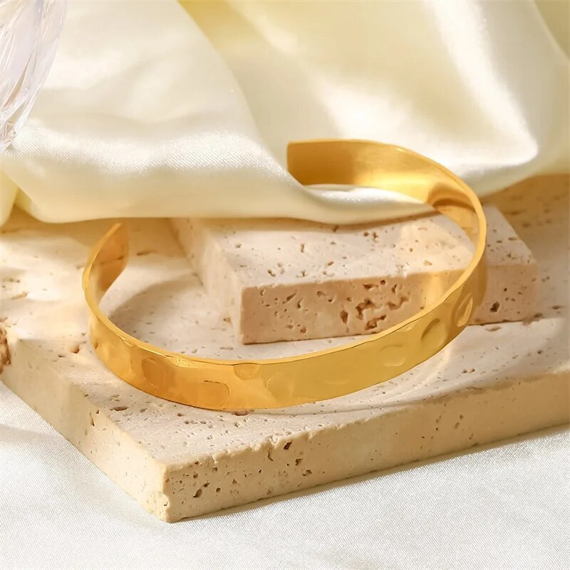 Youthway zlatna metalna otvorena narukvica od nehrđajućeg čelika minimalistički šarm novi teksturirani elegantni nakit za žene 2022.