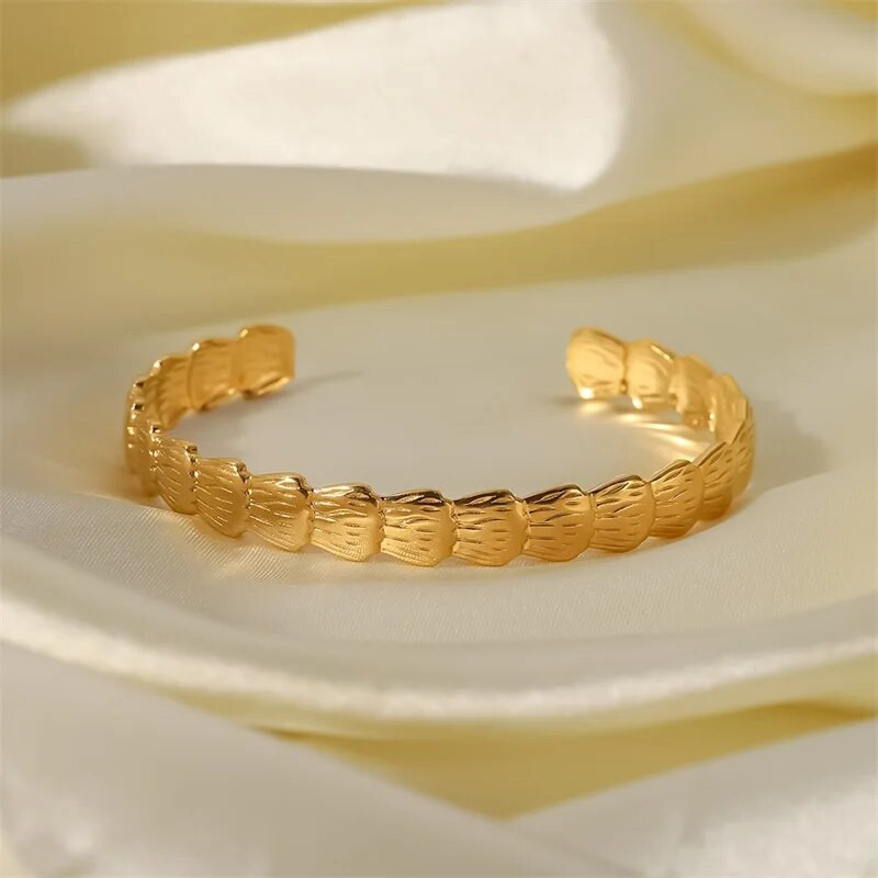 Youthway 2022 jauna nerūsējošā tērauda atvērta šarmu rokassprādze sievietēm ūdensizturīgs zeltains, moderns plaukstas rotaslietas.