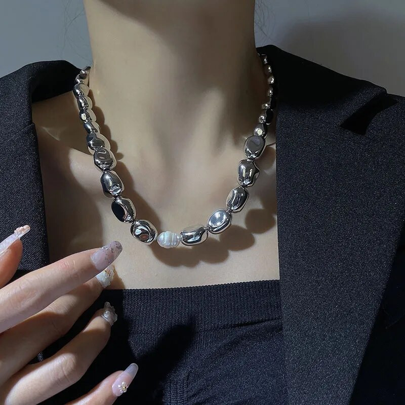Modes sudraba krāsa Īpašas formas neregulāras pērlīšu kaklarotas pērļu vienkārša temperamenta atslēgas kaula ķēde Hip-hop tendence