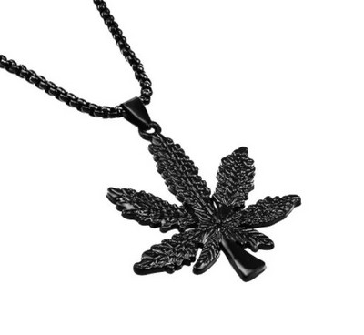 Colier cu săgeată neagră pentru bărbați de modă Bijuterii placate cu aur Colier cu pandantiv săgeată triunghiulară pentru bărbați Cadou de aniversare Hip Hop Paty