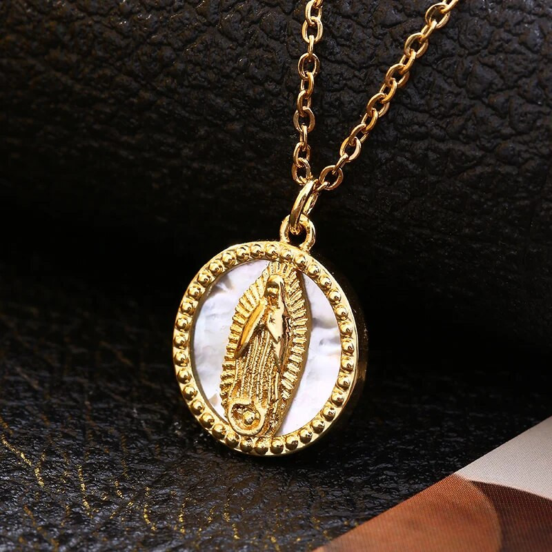 2022. gada jauna luksusa nerūsējošā tērauda dabīgā apvalka Jaunavas Marijas kulonu kaklarota sievietēm, šarmanta sieviešu reliģijas ticības rotaslieta