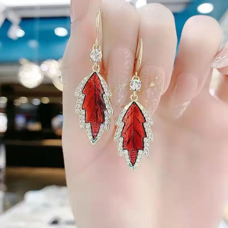 Juvelierizstrādājumi sievietēm Sarkanu lapu gari nolaižami auskari sievietēm Kaķa acs auskari Līgavas saderināšanās kāzu auskari Valentīna dienas dāvana