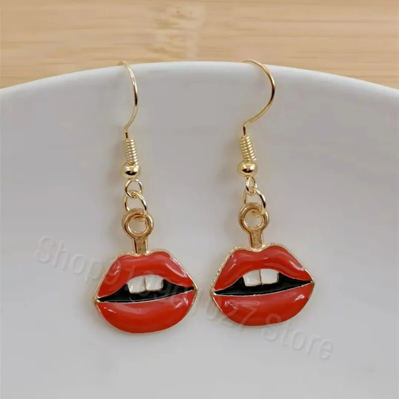 Modes Sexy sieviešu lūpu krāsa Auskari Sieviešu sarkana lūpu krāsa Asimetriski jauki rotaslietas līgavas māsa dāvana Ziemassvētku auskari