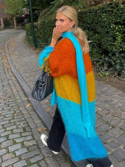 Jauna kontrasta krāsa kažokādas adīts garš mētelis sieviešu garām piedurknēm, bieza silta jaka 2023. gada ziemas modes sieviešu ielas virsdrēbes