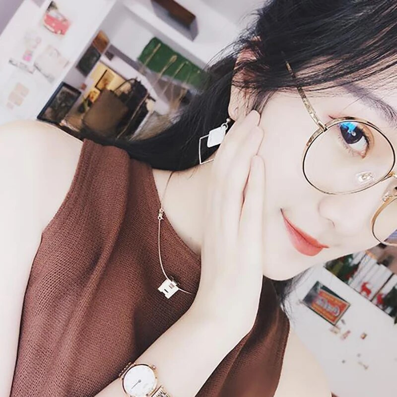 Tuščiaviduriai rombo pakabukai kabantys auskarai moterims Sidabrinės spalvos kabliukai auskarai Bohemiški moteriški nuleidžiami auskarai balti kvadratiniai auskarai