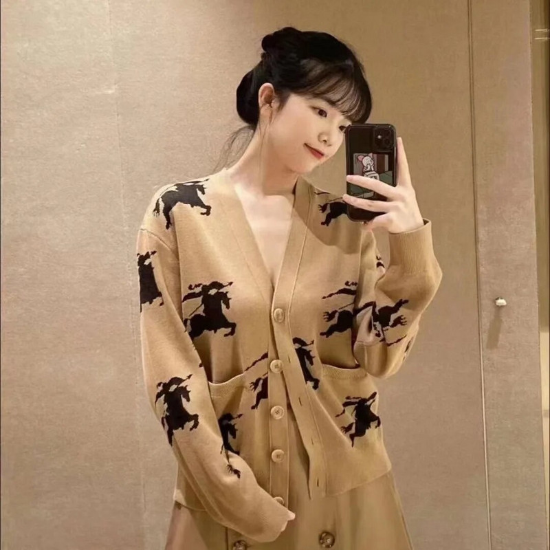 Zirgu žakarda V kakla džemperis jakas Kašmira trikotāžas jakas ar vienrindu sieviešu vilnas trikotāžas mētelis Femme skrejceļš 2023 H368