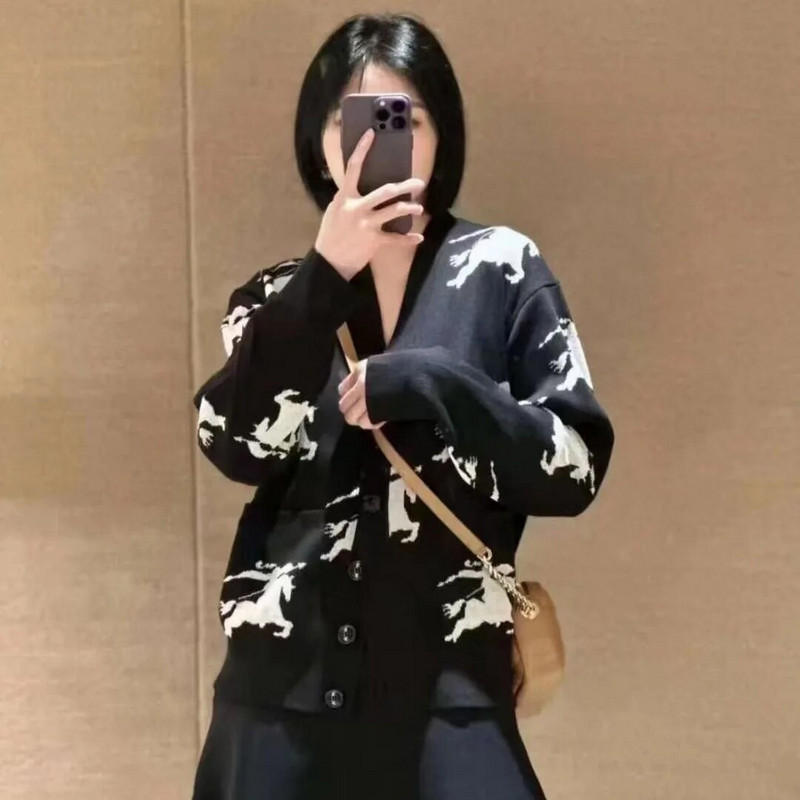 Zirgu žakarda V kakla džemperis jakas Kašmira trikotāžas jakas ar vienrindu sieviešu vilnas trikotāžas mētelis Femme skrejceļš 2023 H368