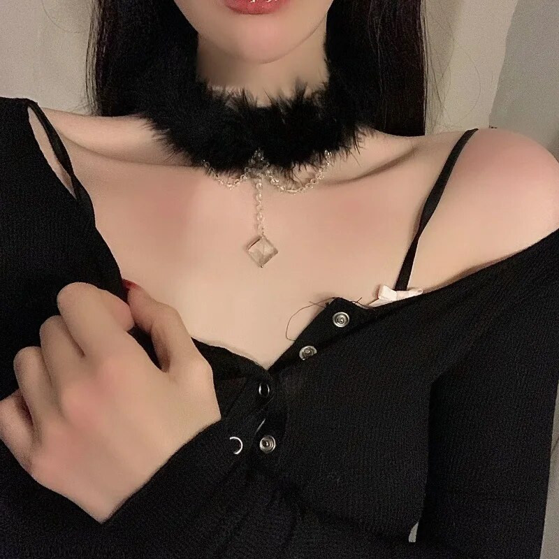 Korėjietiškas elegantiškas juodai baltas plunksnų pliušinis kaklaraištis moterims mados geometrinis krištolo kutų karoliai vestuvių vakarėlio papuošalai dovanos