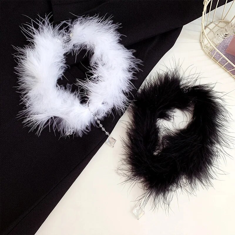 Korėjietiškas elegantiškas juodai baltas plunksnų pliušinis kaklaraištis moterims mados geometrinis krištolo kutų karoliai vestuvių vakarėlio papuošalai dovanos