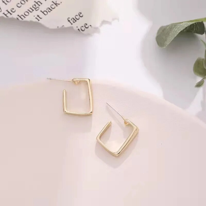 Dobi metāla kvadrātveida C veida kulonu auskari sievietēm pārspīlēti vienkāršā zelta krāsā ģeometriski auskari rotaslietas meitenei dāvana brincos