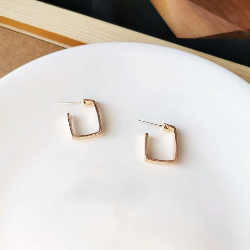 Dobi metāla kvadrātveida C veida kulonu auskari sievietēm pārspīlēti vienkāršā zelta krāsā ģeometriski auskari rotaslietas meitenei dāvana brincos