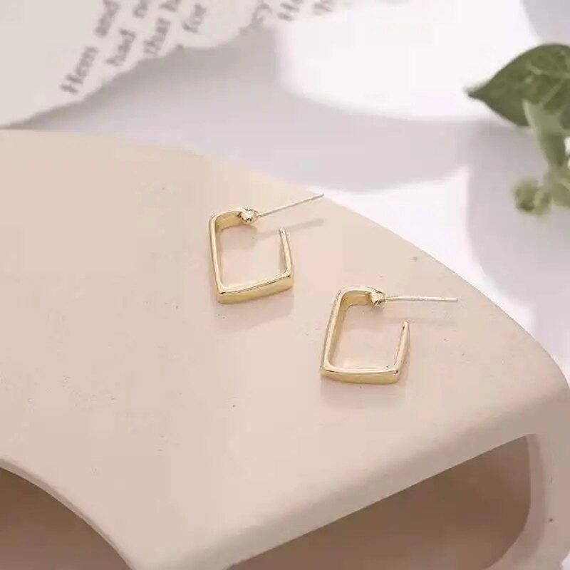 Dobi metāla kvadrātveida C veida kulonu auskari sievietēm pārspīlēti vienkāršā zelta krāsā ģeometriski auskari rotaslietas meitenei dāvana brincos