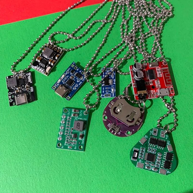 Asmenybė perdėta hiphopo punk kiberpunk elektrinis lentų kaklo pakabukas moterims Vyrams Y2K papuošalai HUANZHI 2022 NAUJA Karšta