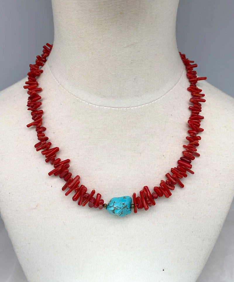 Prirodni dragi kamen, nepravilni crveni koralj, prirodni slatkovodni biseri, izrada nakita, pribor od nehrđajućeg čelika, ogrlica