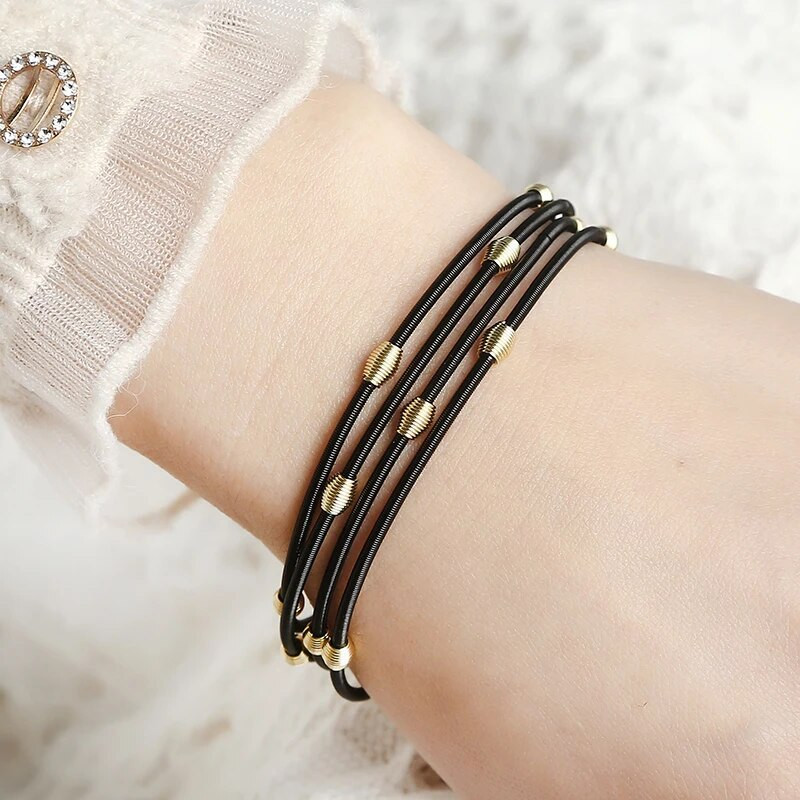 Madingi papuošalai Moterų žavesio dovanų metalo anglies plieno vielos spyruoklinis rutulys kelių sluoksnių derinys, mišrių spalvų spyruoklinių apyrankių rinkinys