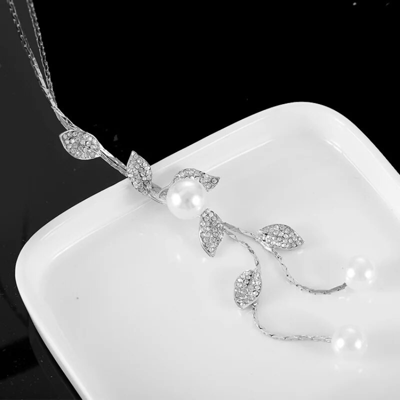 Korejiešu modes Lapu Rhinestones Pērļu Kulons Piekarināms Gara Kaklarota Regulējama Eleganta Pušķu džempera ķēdīte Sieviešu meiteņu rotaslietas