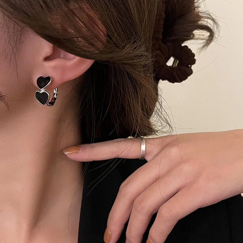 Vintage gotu melnas emaljas sirds auskari sievietēm Mode, saldi dobi metāla C formas auskari ballīšu rotaslietas estētiski