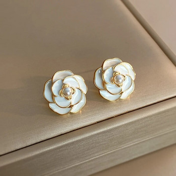 Обикновени перлено-бели обеци с шипове с камелия Емайлирани цветя Обеци за жени Бижута за рожден ден Pendientes Femeninos