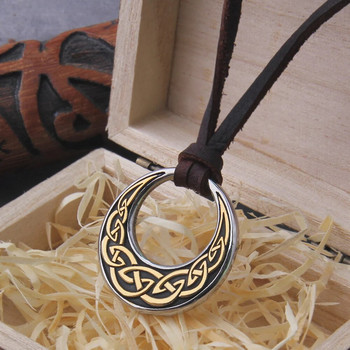 Колие с кръгла висулка с келтски възел Never Fade има регулируема верижка от кожен шнур с дървена кутия на викингите като подарък
