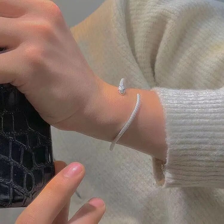 Δημιουργικό πανκ ρετρό βραχιόλι σε σχήμα φιδιού στο χέρι Γυναικείο ασημί χρώμα Ρυθμιζόμενο ανοιχτό βραχιόλι κοσμήματα Χριστουγεννιάτικο δώρο