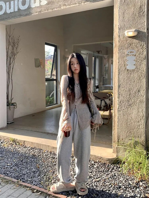 Άνοιξη 2023 Νέα λεπτά μανίκια flare πλεκτά Λεπτά, ευέλικτα, casual ζακέτα Top σέξι πλεκτές γυναίκες με μακρυμάνικο λαιμόκοψη V