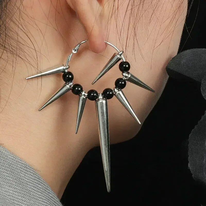 Pankroka ērkšķi kniedes stīpas auskari hip hop neparasti tapas apļveida auskari sievietēm forši meiteņu modes ballītes rotaslietas aksesuāri