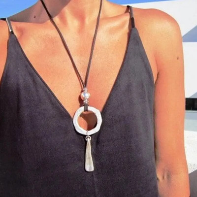 gara kulonu kaklarota Bohēmijas kaklarota, spalvu kaklarota, lapu kulons, bohēmas rotaslietas, ādas kaklarotas