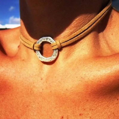 gara kulonu kaklarota Bohēmijas kaklarota, spalvu kaklarota, lapu kulons, bohēmas rotaslietas, ādas kaklarotas