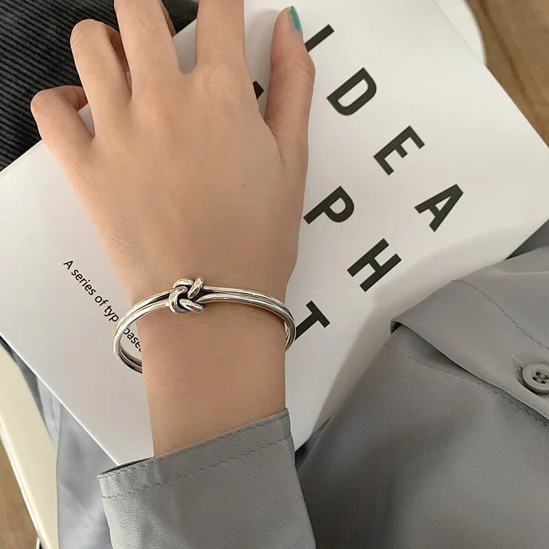 XIYANIKESSudraba krāsas korejiešu mezgloti zivju rokassprādze Sieviešu Retro Unikāls Dizains Auksts Vējš Distressed Open Punk Rotaslietas Dāvana