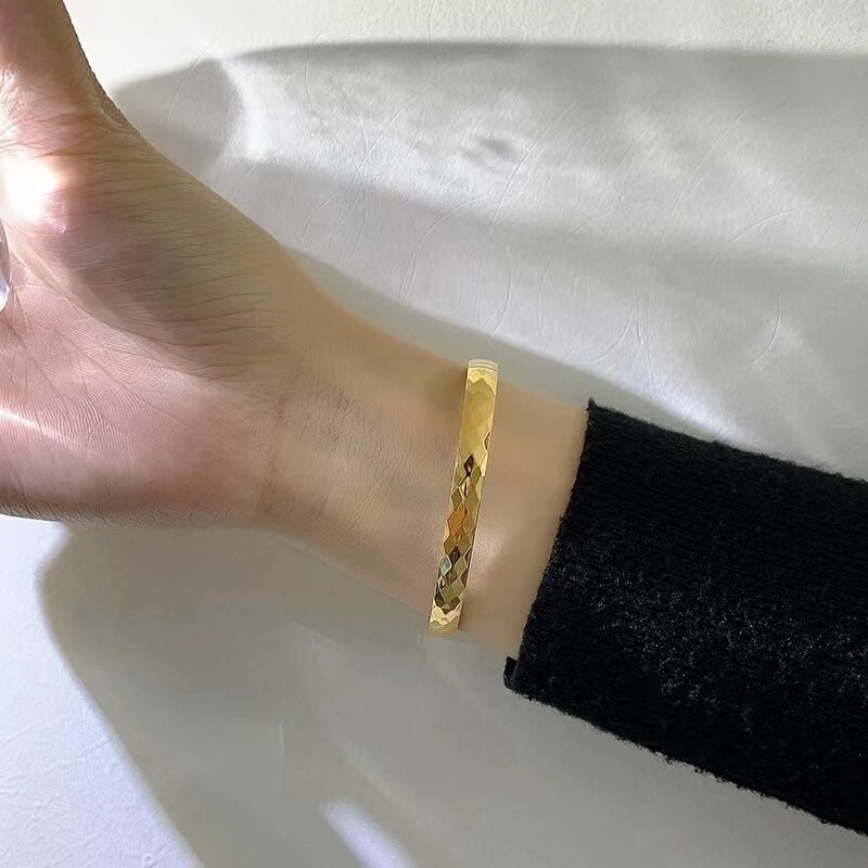 Jauna modes vienkārša titāna tērauda rokassprādze, klasiskas sieviešu nerūsējošā tērauda rokassprādzes