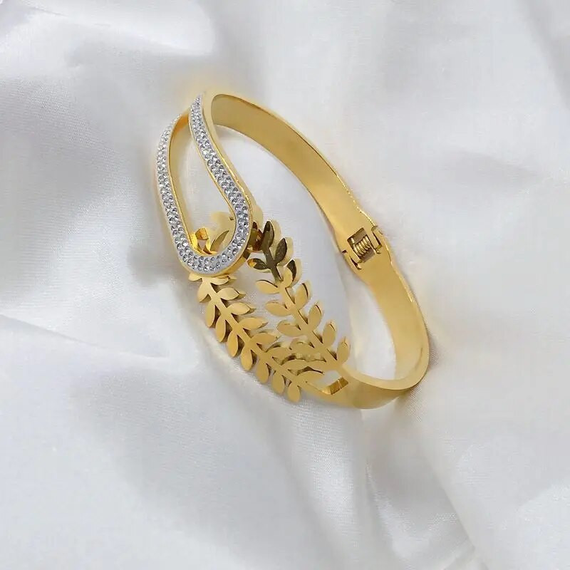 Νέο μοντέρνο φαρδύ βραχιόλι από τιτάνιο, γυναικείο απλό και ατμοσφαιρικό φαρδύ βραχιόλι από ανοξείδωτο ατσάλι