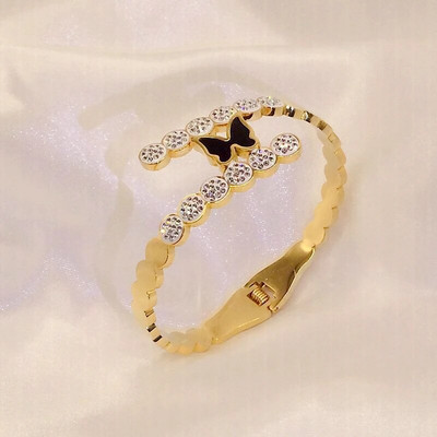 Titāna tērauda jauna modes melna tauriņa rokassprādze ar pavasara atvēršanas dizaina sieviešu nerūsējošā tērauda rokassprādzēm