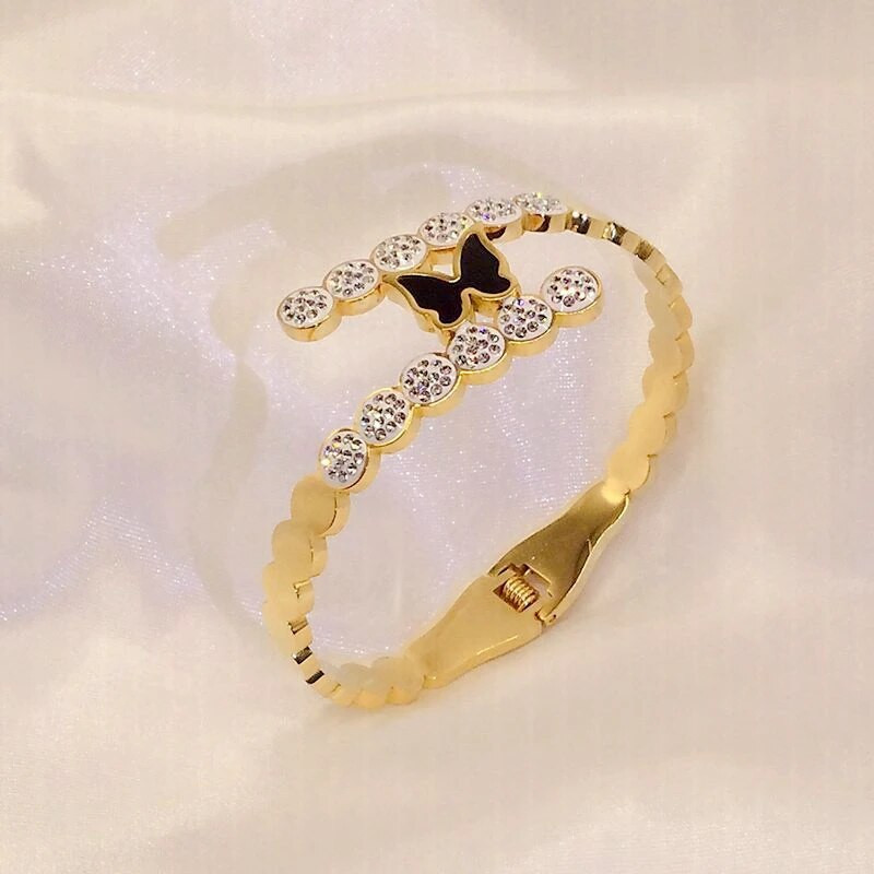 Titāna tērauda jauna modes melna tauriņa rokassprādze ar pavasara atvēršanas dizaina sieviešu nerūsējošā tērauda rokassprādzēm