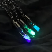 Glow In The Dark Smilšu pulksteņa kaklarota Stikla kulonu ķēde Drift Pudele Luminescence Kaklarotas Gaismas oriģinalitātes rotaslietas dāvana