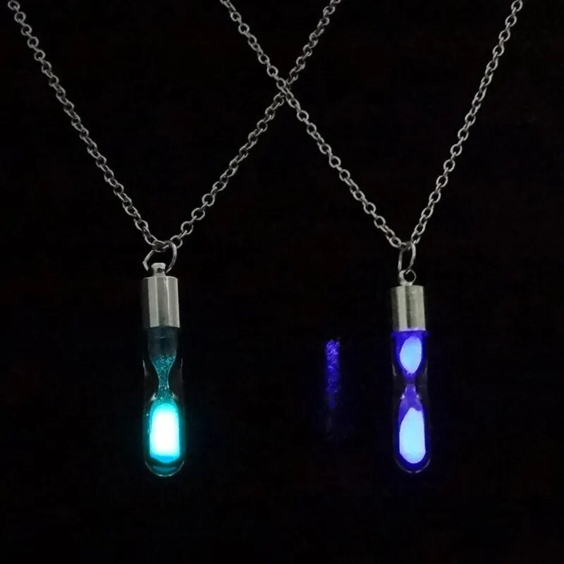 Glow In The Dark Smilšu pulksteņa kaklarota Stikla kulonu ķēde Drift Pudele Luminescence Kaklarotas Gaismas oriģinalitātes rotaslietas dāvana