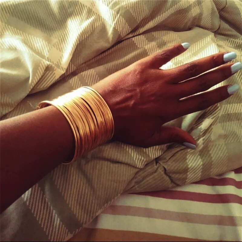 Panka daudzslāņu metāla stieples Stīgas Rokassprādzes Rokassprādzes Sievietēm Vintage pārspīlēta zelta krāsa plaši atvērtas aproču aproces Rotaslietas