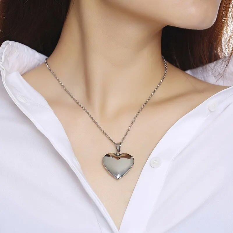 Vnox Light Heart Locket kuloni sievietēm Vīriešu atverams foto rāmis glancēts nerūsējošā tērauda kaklarotas ģimenes mīlestības apkakle
