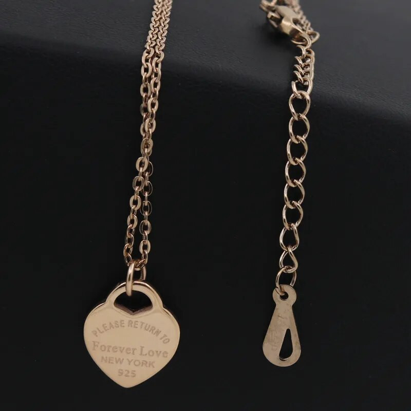 Modes Luksusa Slavenu Zīmolu Kaklarota Sieviešu rindkopa atslēgas kaula kaklarota Zelta krāsa Persiku Sirds Kulons Kaklarota Izsmalcinātas Rotaslietas