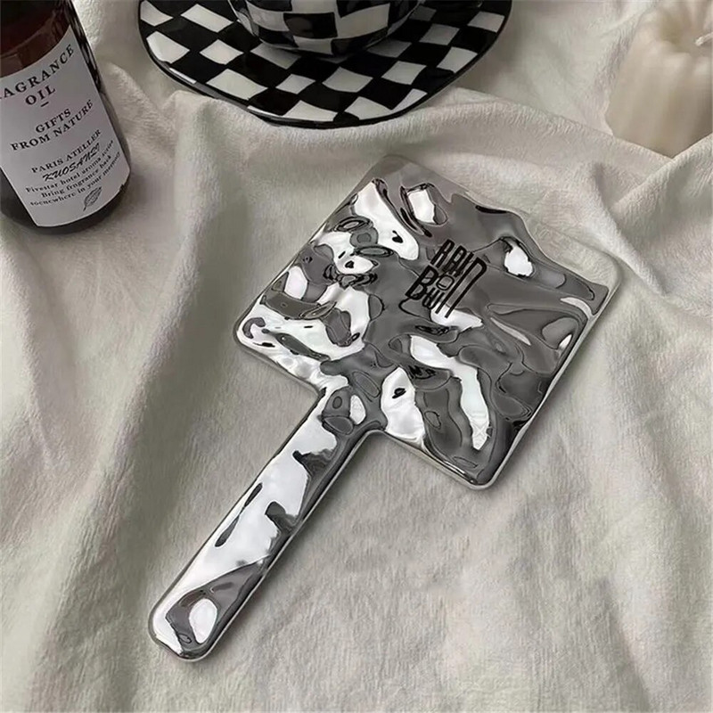 Ins Liquid Shape Square Mirror Mini Rokā turams galddatora kosmētikas kosmētikas spogulis ceļojumu metālisks pārnēsājams skaistumkopšanas spogulis rokassomiņai