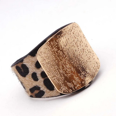 Modes Leoparda ādas rokassprādze sievietēm Vienkārša All-Match V Word Wide Charm Cuff Wrap Rokassprādze sieviešu aproces rotaslietas