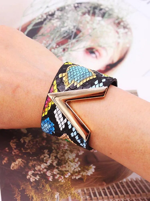 Modes Leoparda ādas rokassprādze sievietēm Vienkārša All-Match V Word Wide Charm Cuff Wrap Rokassprādze sieviešu aproces rotaslietas