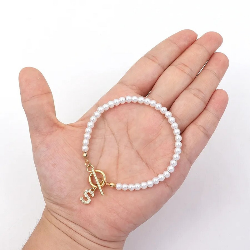 2023 új, divatos Pave cirkon 26 kezdeti karkötő női gyöngy utánzat kapcsos karkötő nőknek