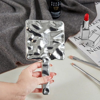 Ins Liquid Shape Square Mirror Mini Rokā turams galddatora kosmētikas kosmētikas spogulis ceļojumu metālisks pārnēsājams skaistumkopšanas spogulis rokassomiņai