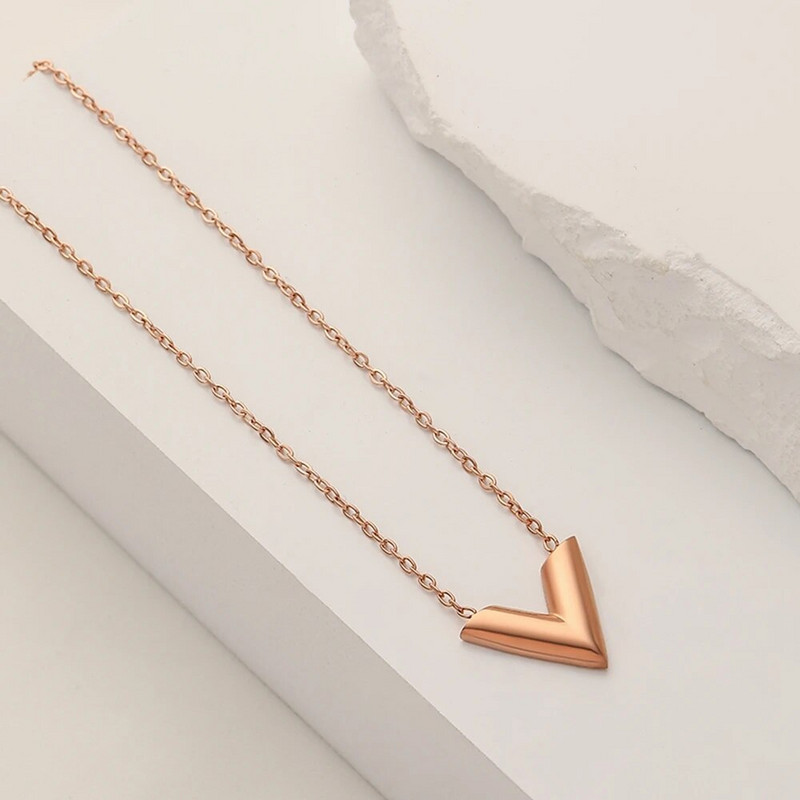 Modes zīmola V burtu kulonu kaklarota sievietei nerūsējošā tērauda sieviešu kaklarota Luksusa rotaslietas sievietēm