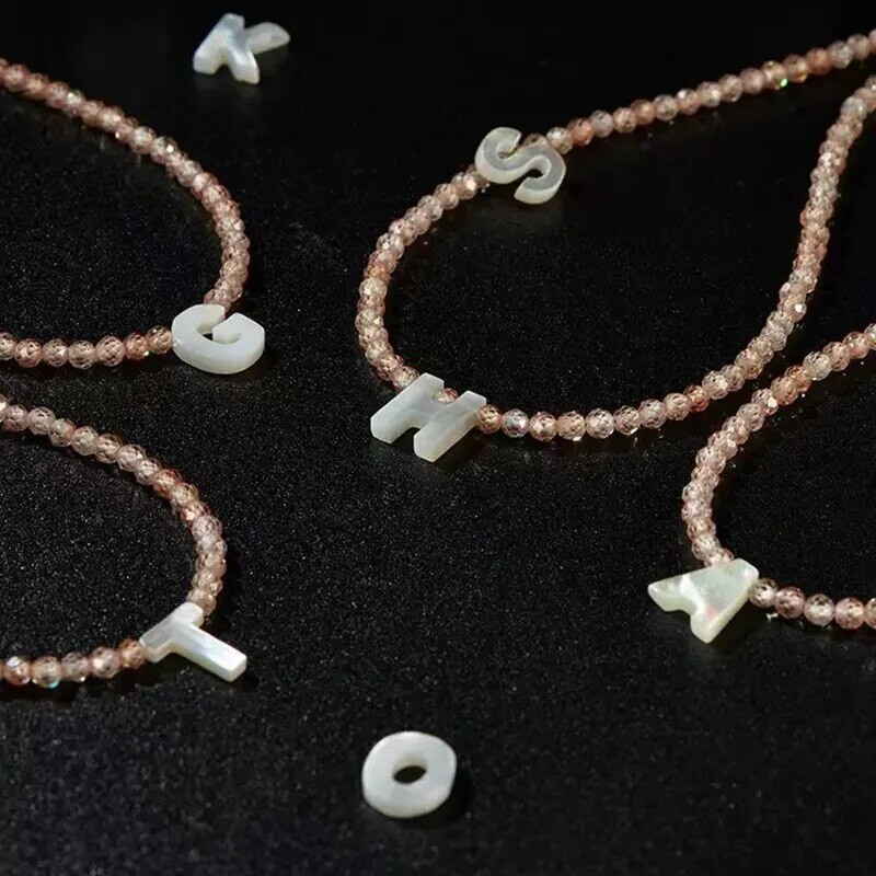 26 angol betűs kagyló nyaklánc természetes egyszerű, elegáns réz cirkon gyöngyök női lányoknak parti strandon Divatos mindennapi viselet