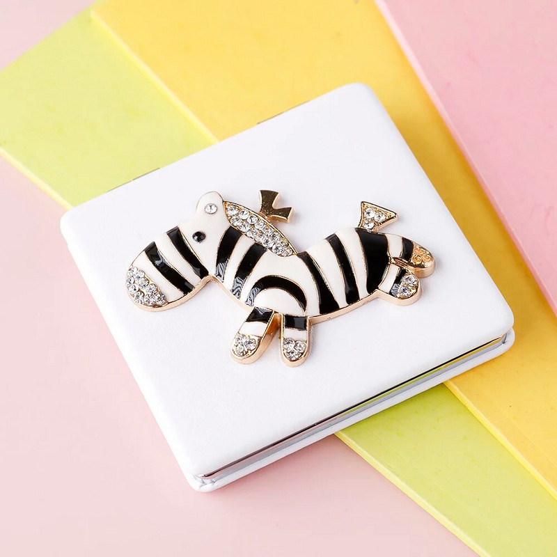 Mini džepno kozmetičko kozmetičko ogledalo za šminkanje, 2 lica od PU kože, prijenosno povećalo, sklopivo kompaktno ogledalo Zebra Party Favors darovi