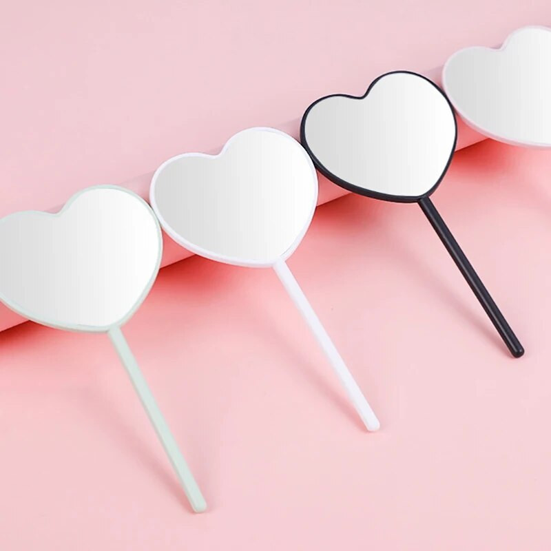 Rokā turams kosmētikas spogulis Mīlestības sirds spogulis Sieviešu roktura grims Kosmētiskie Skaistumkopšanas rīki Rokas kosmētiskais kosmētikas spogulis