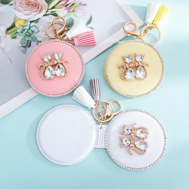 Új! PU bőr mini zsebes 2 oldalon összecsukható kozmetikai sminktükör, kulcstartó kulcstartó bojt, Bling Crystal Love Cat, buli-ajándék