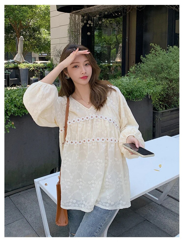 Saldi grūtnieču krekli rudens laternas piedurknēm ar V-veida kakla izgriezumu ar ziedu izšuvumu Grūtnieču mežģīņu krekls Modes grūtniecības blūzes